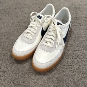 Nike women’s sneakers